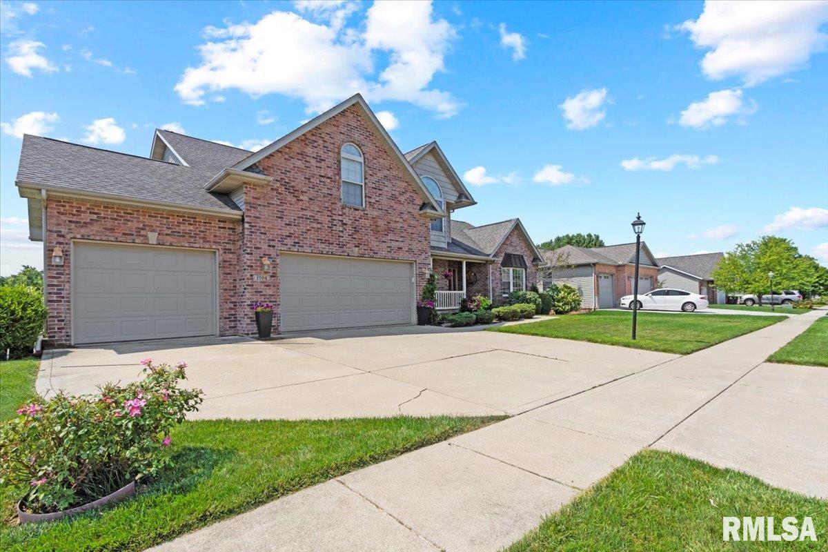 1704 Kingsbury Road Washington, IL 61571 - Photo 4 of 68 Gallery Image 4