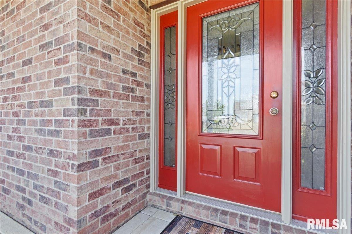 1704 Kingsbury Road Washington, IL 61571 - Photo 6 of 68 Gallery Image 6