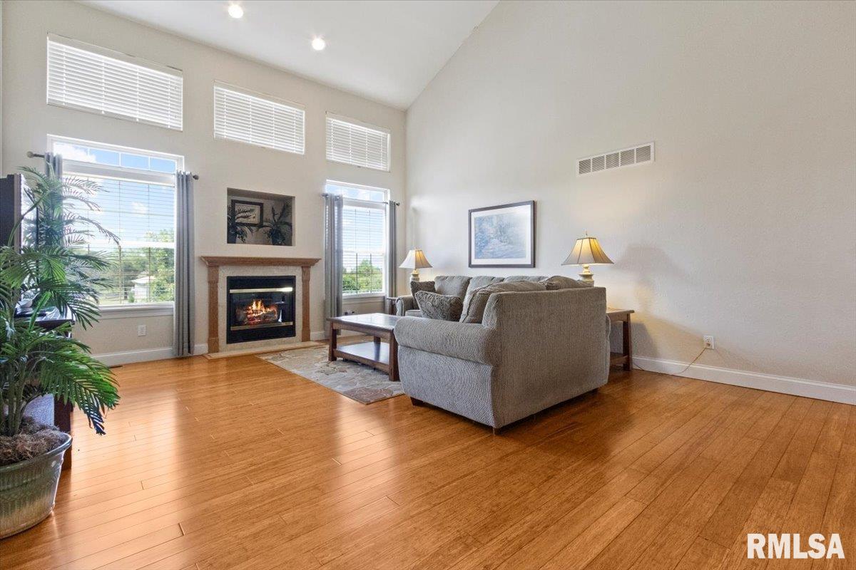 1704 Kingsbury Road Washington, IL 61571 - Photo 8 of 68 Gallery Image 8