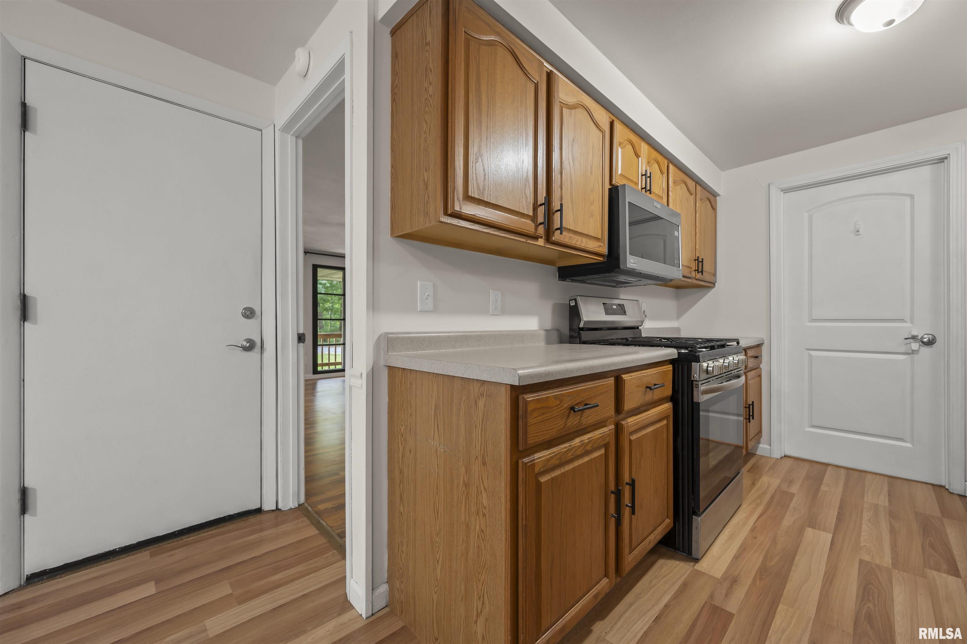 24 Roxbury Road Mackinaw, IL 61755 - Photo 12 of 29 Gallery Image 12