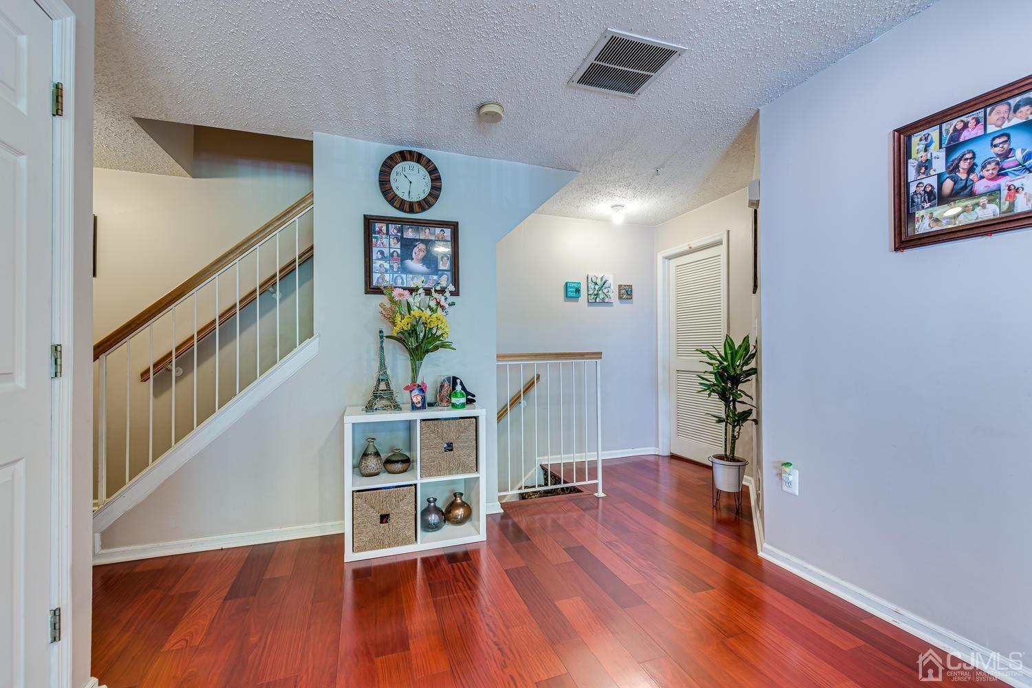 68 Prestwick Way Edison, NJ 08820 - Photo 4 of 28 Gallery Image 4
