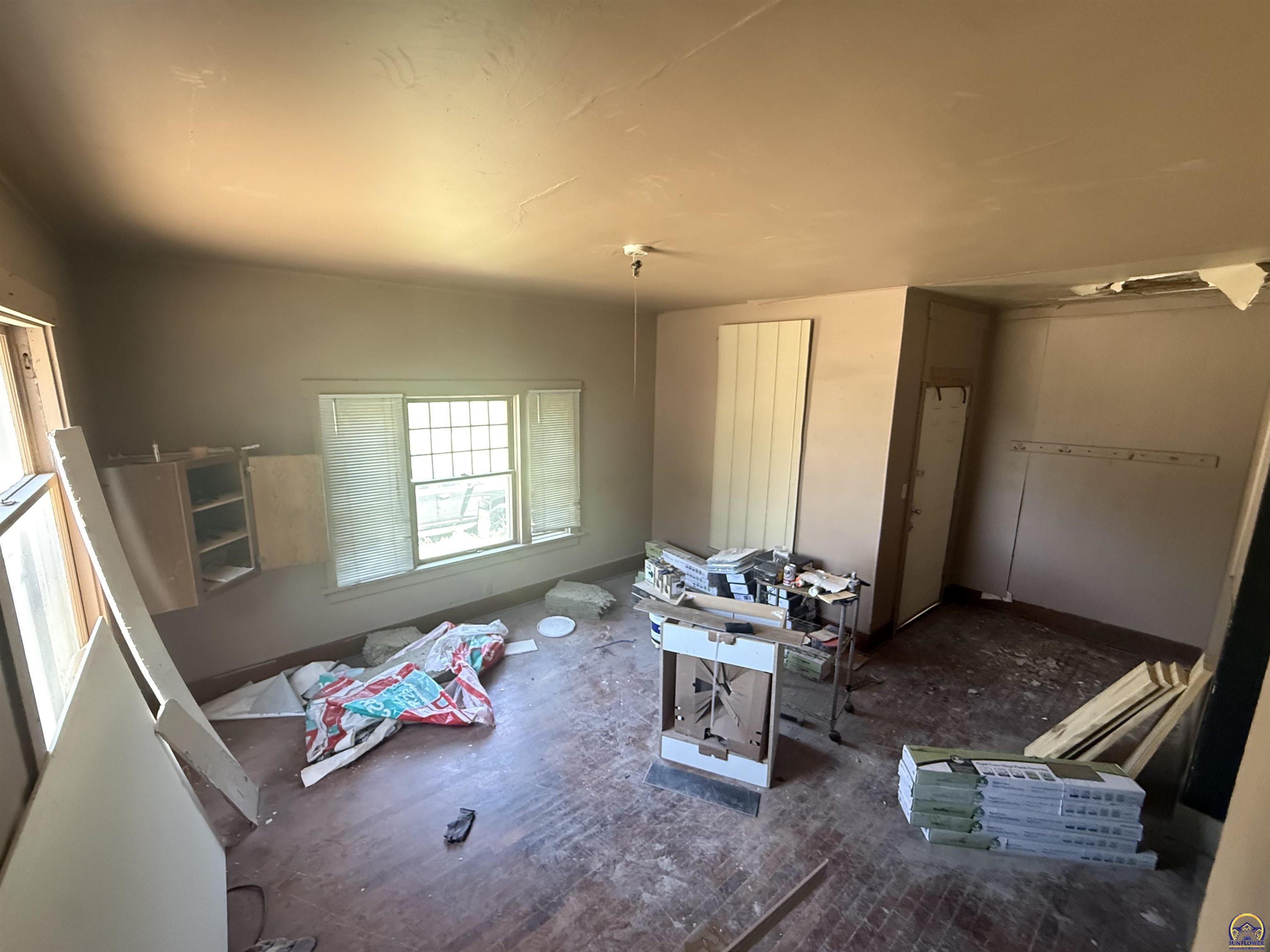 911 Southwest 3rd Street Topeka, KS 66606 - Photo 13 of 18