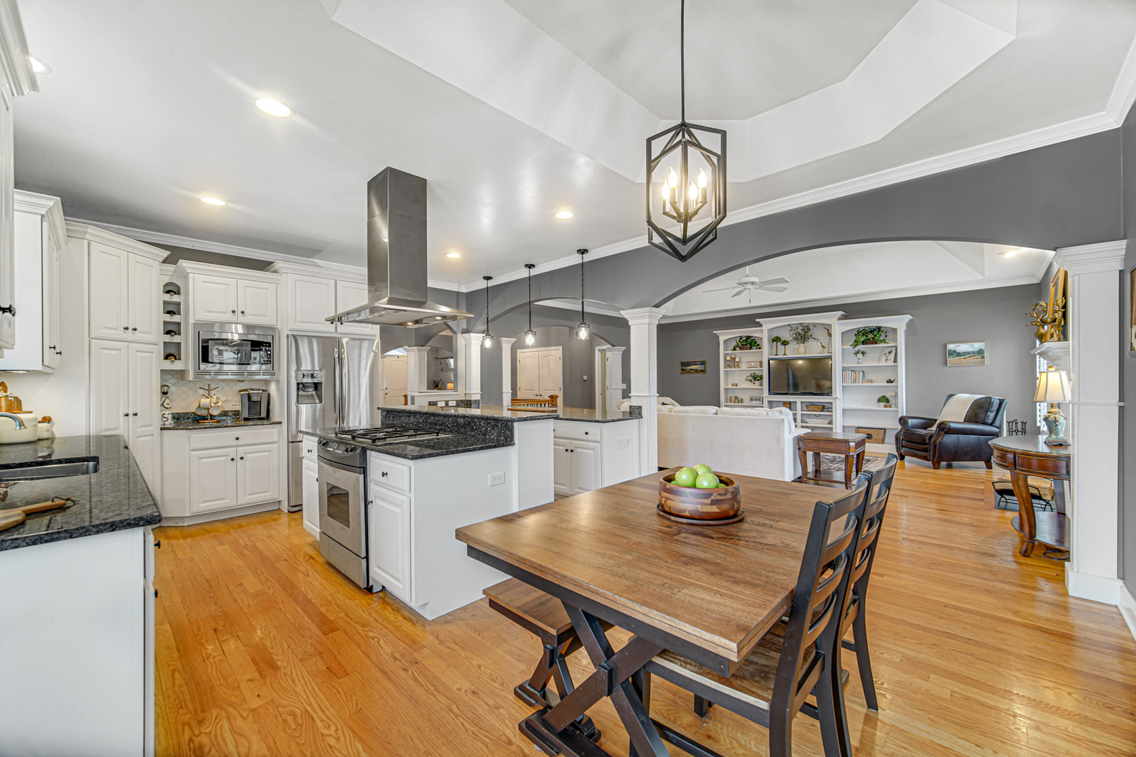 502 South Summit Street Wheaton, IL 60187 - Photo 8 of 40