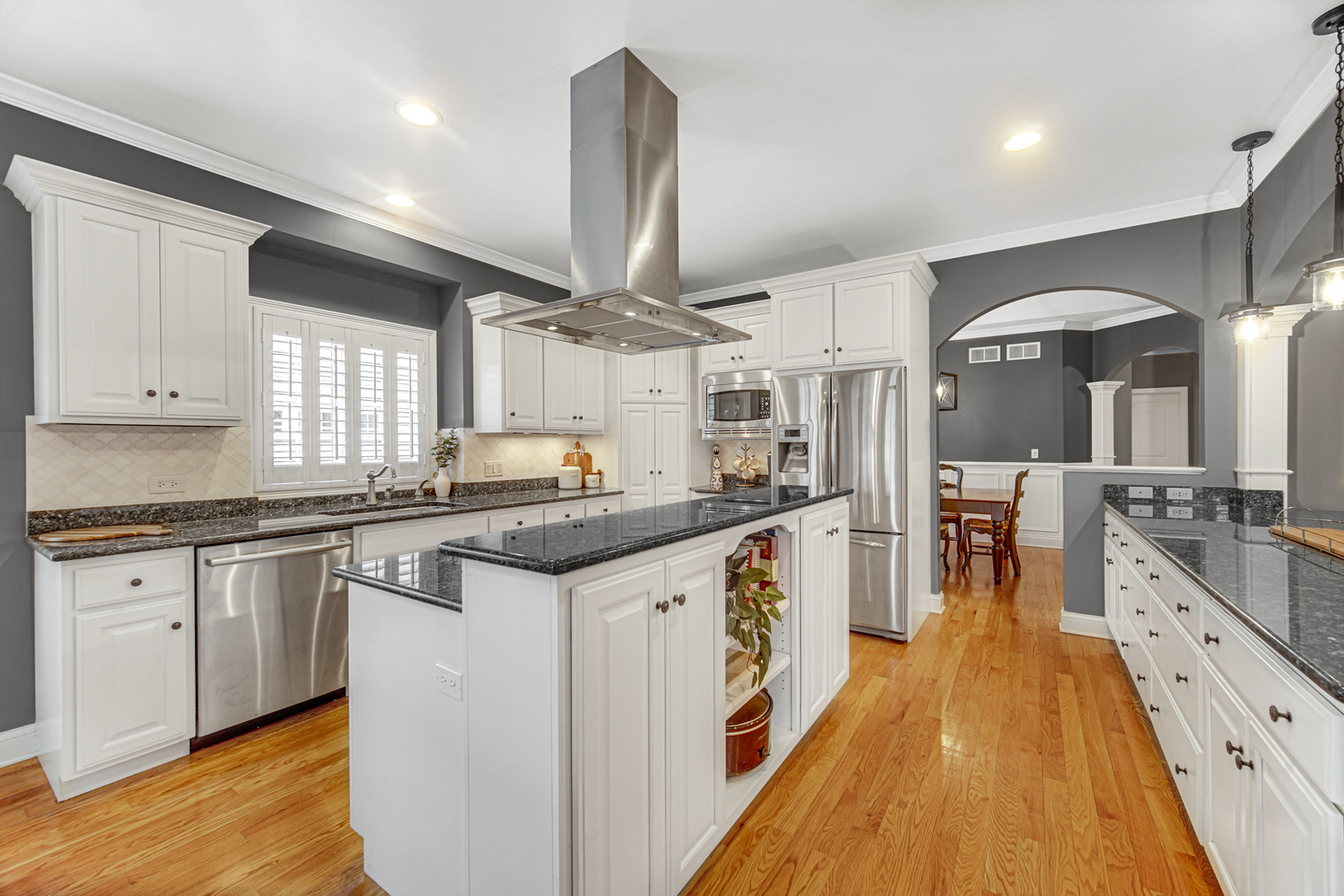 502 South Summit Street Wheaton, IL 60187 - Photo 9 of 40