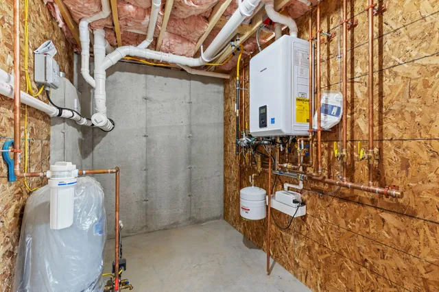 $465,000 | 18 Hillside Drive, Raymond, ME 04071