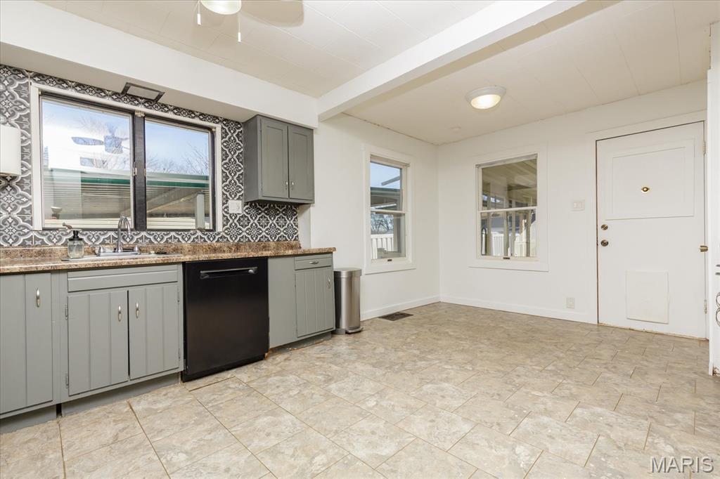 829 Perry Street St. Charles, MO 63301 - Photo 6 of 21