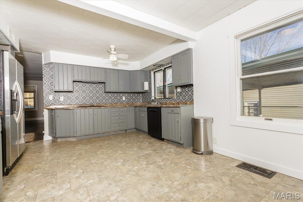 829 Perry Street St. Charles, MO 63301 - Photo 10 of 21