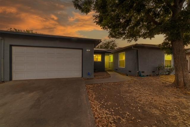 142 West Swift Avenue Clovis, CA 93612 - Photo 22 of 24 a view of a garage