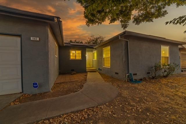 142 West Swift Avenue Clovis, CA 93612 - Photo 23 of 24 a backyard of a house