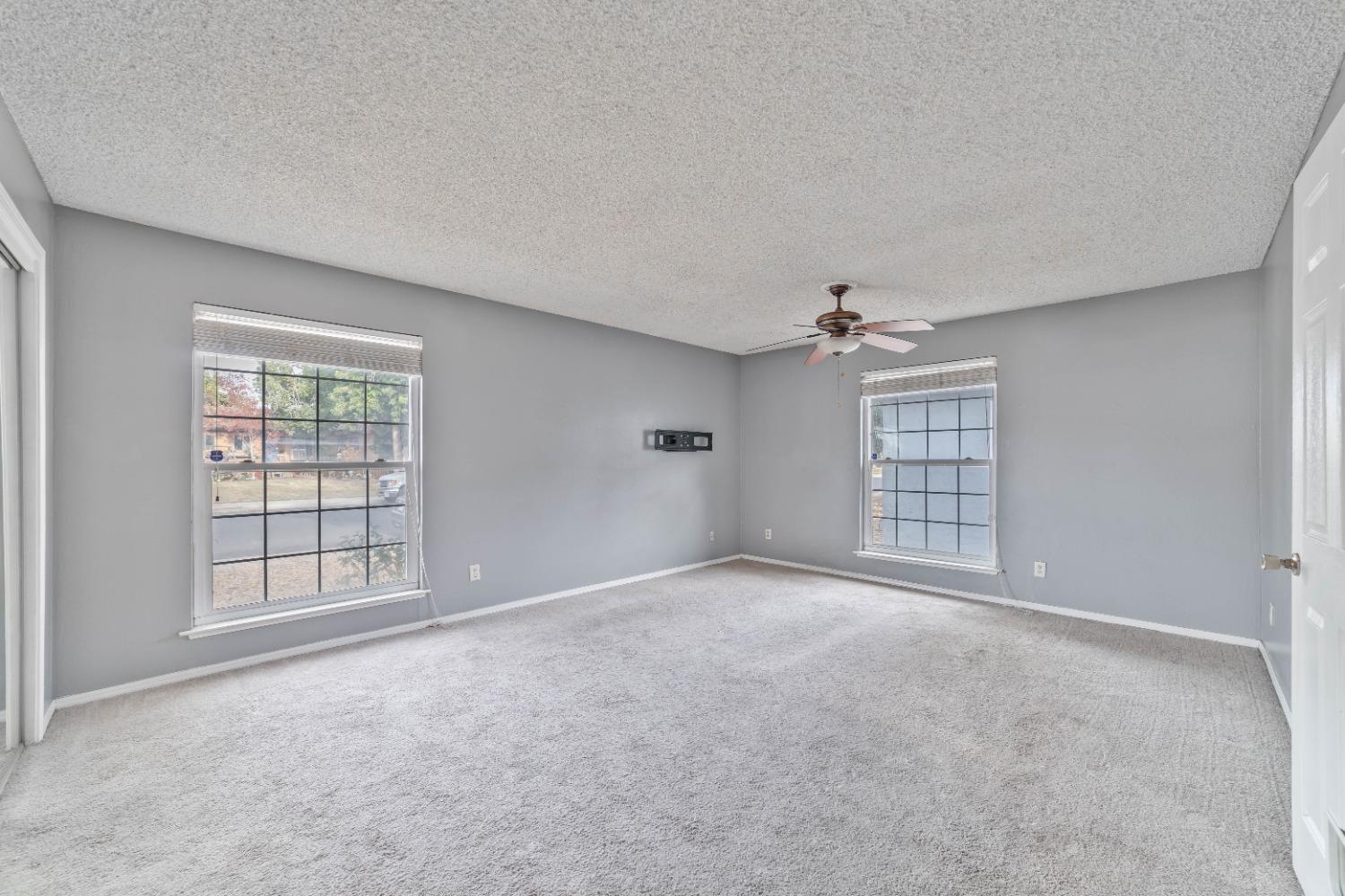 142 West Swift Avenue Clovis, CA 93612 - Photo 10 of 24 an empty room with windows and ceiling fan