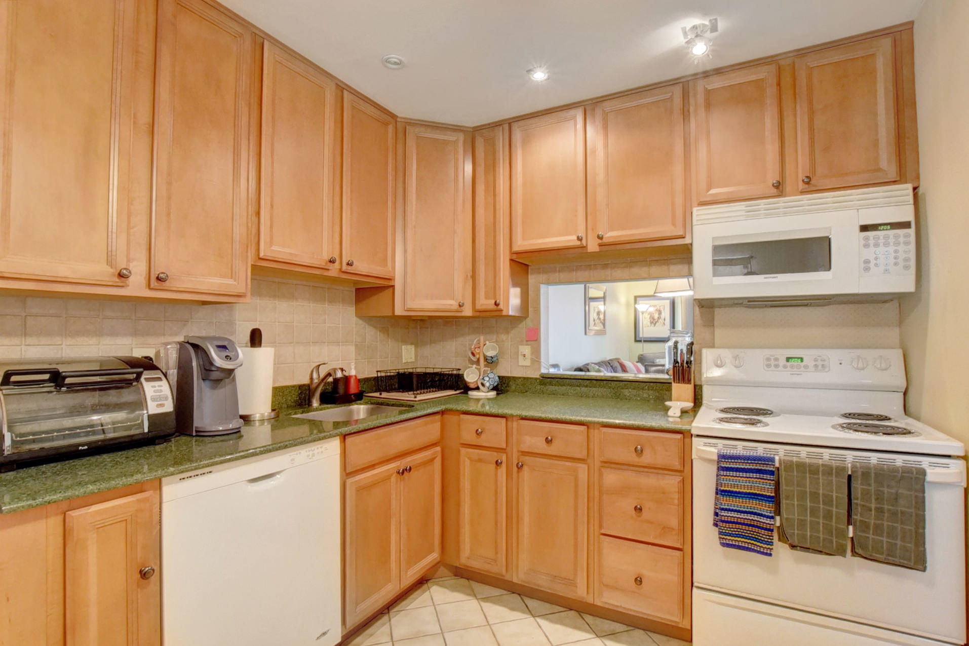 2900 Fiore Way, Unit 206 Delray Beach, FL 33445 - Photo 13 of 37 13_dsc_3898_899_900_901_902