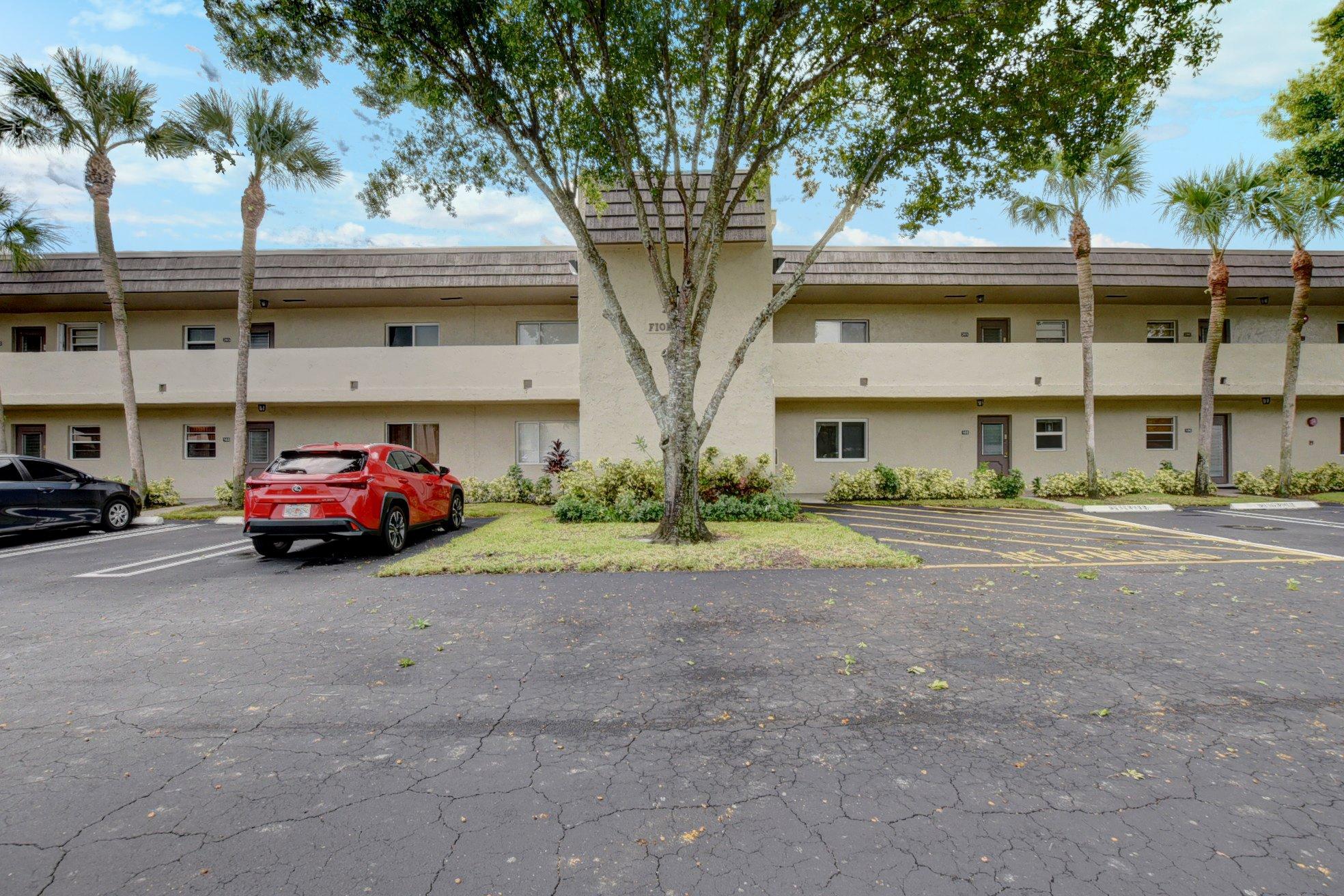 2900 Fiore Way, Unit 206 Delray Beach, FL 33445 - Photo 3 of 37 02_dsc_3828_29_30_31_32