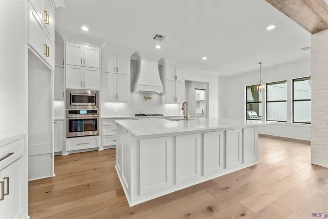 $799,999 | 9053 Hillon Hood Road, Denham Springs, LA 70726