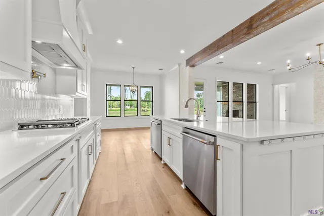 $799,999 | 9053 Hillon Hood Road, Denham Springs, LA 70726