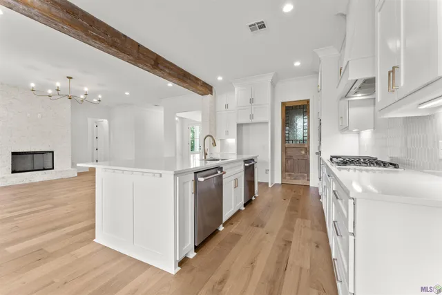 $799,999 | 9053 Hillon Hood Road, Denham Springs, LA 70726