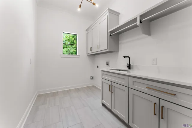 $799,999 | 9053 Hillon Hood Road, Denham Springs, LA 70726