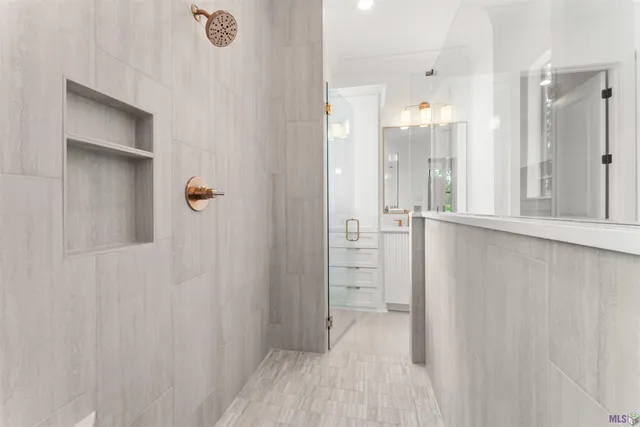 $799,999 | 9053 Hillon Hood Road, Denham Springs, LA 70726