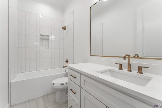 $799,999 | 9053 Hillon Hood Road, Denham Springs, LA 70726