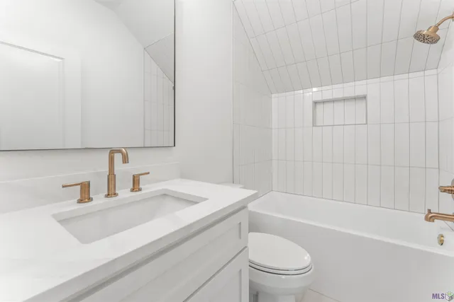 $799,999 | 9053 Hillon Hood Road, Denham Springs, LA 70726