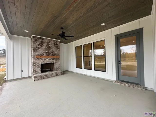 $799,999 | 9053 Hillon Hood Road, Denham Springs, LA 70726