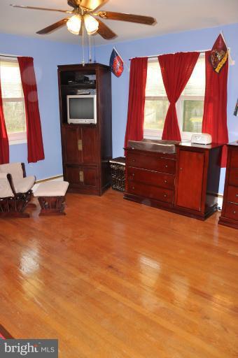 779 Masons Beach Road Deale, MD 20751 - Photo 7 of 14 a room with window