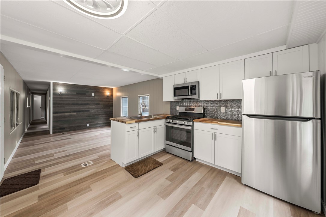 19 Elderberry Circle Penfield, NY 14625 - Photo 3 of 15