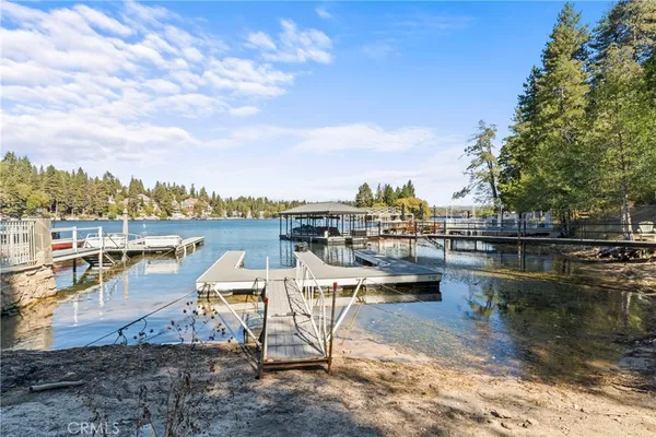 $3,800 | 197 Rocky Point Road, Lake Arrowhead, CA 92352