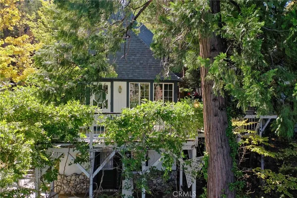 $3,800 | 197 Rocky Point Road, Lake Arrowhead, CA 92352