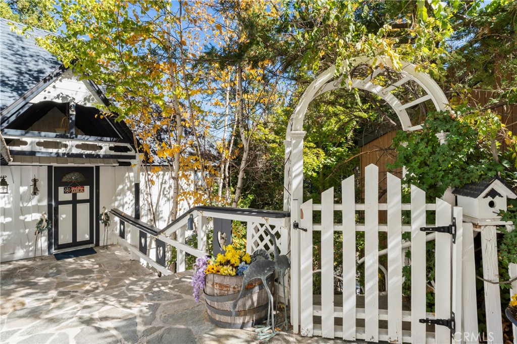 197 Rocky Point Road Lake Arrowhead, CA 92352 - Photo 4 of 35 a view of a chairs with wooden fence