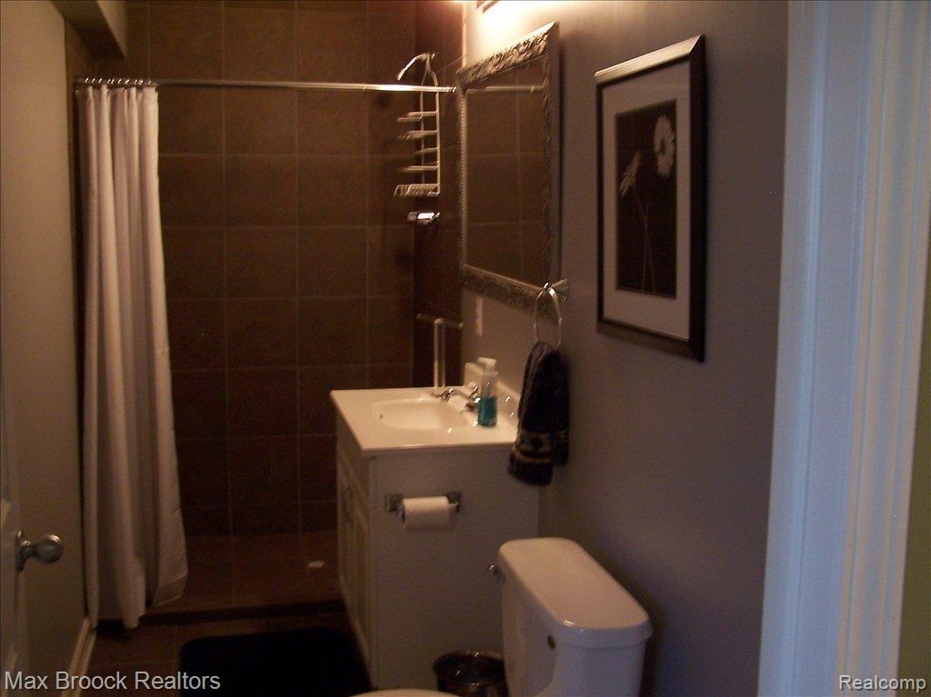 713 Elmwood Court Rochester, MI 48307 - Photo 21 of 21 Basement Full Bath