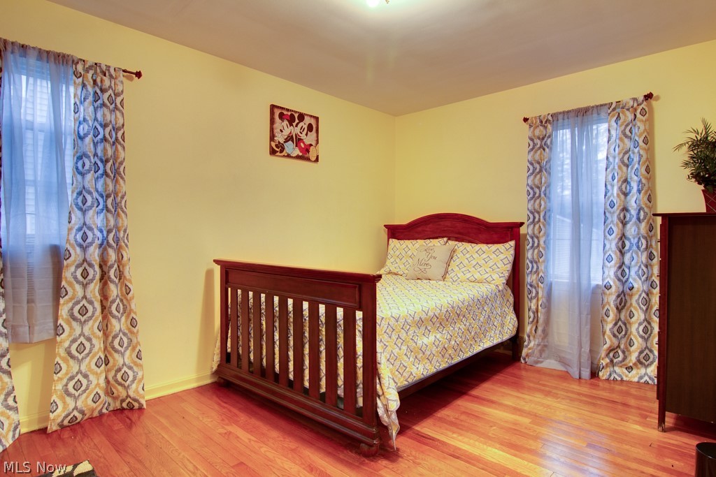 5380 Huron Road Cleveland, OH 44124 - Photo 14 of 20 bedroom with hardwood flooring.