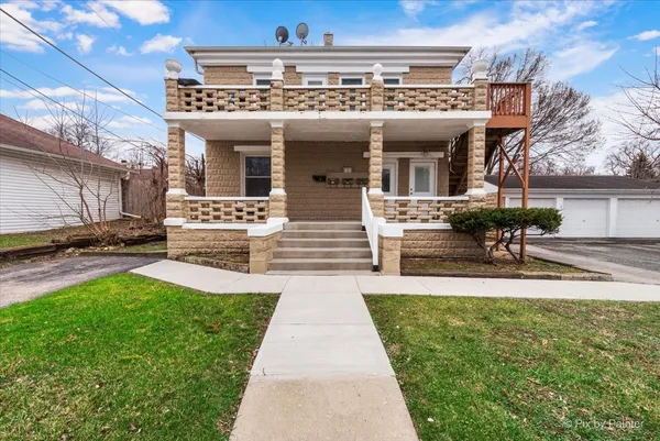 $725,000 | 85 East Terra Cotta Avenue, Crystal Lake, IL 60014