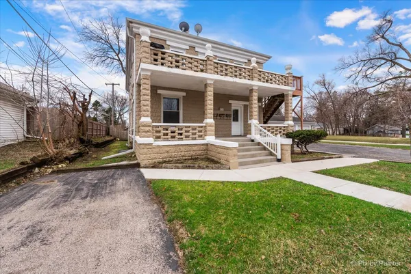 $725,000 | 85 East Terra Cotta Avenue, Crystal Lake, IL 60014