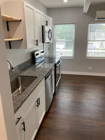 $725,000 | 85 East Terra Cotta Avenue, Crystal Lake, IL 60014