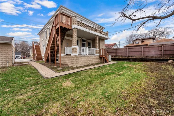 $725,000 | 85 East Terra Cotta Avenue, Crystal Lake, IL 60014