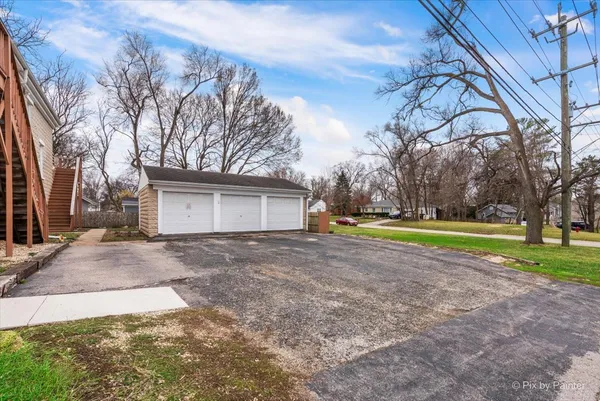 $725,000 | 85 East Terra Cotta Avenue, Crystal Lake, IL 60014