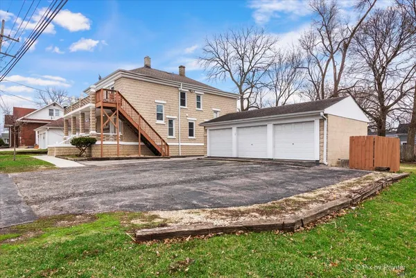 $725,000 | 85 East Terra Cotta Avenue, Crystal Lake, IL 60014