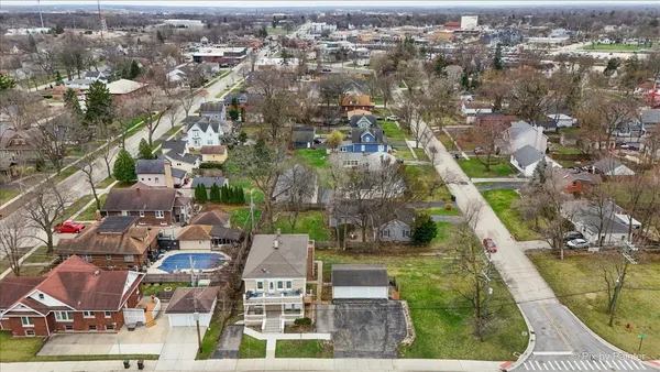 $725,000 | 85 East Terra Cotta Avenue, Crystal Lake, IL 60014