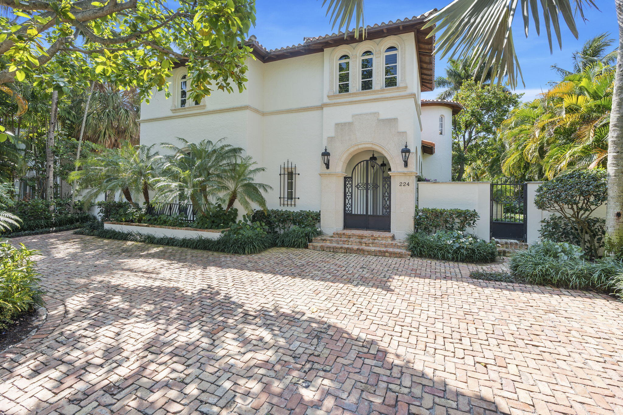 224 Barton Avenue Palm Beach, FL 33480 - Photo 2 of 109 2-web-or-mls-DSC04814