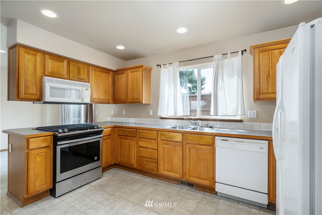 1617 Morris Avenue South Renton, WA 98055 - Photo 9 of 32 Gallery Image 9