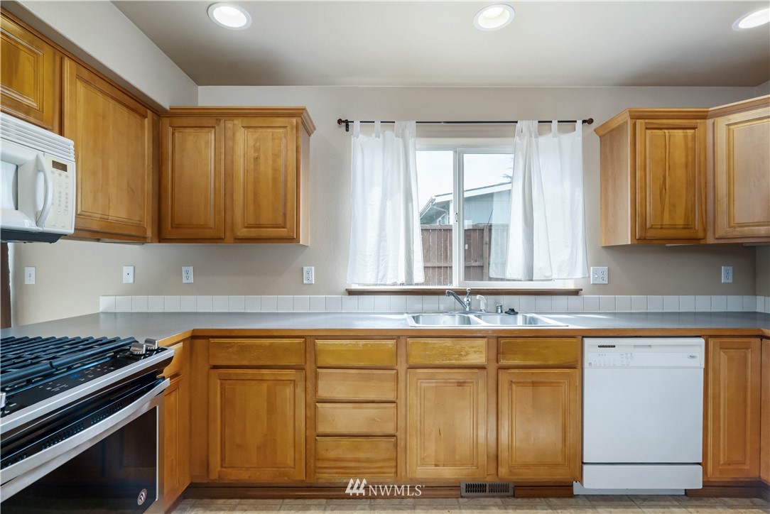 1617 Morris Avenue South Renton, WA 98055 - Photo 10 of 32 Gallery Image 10