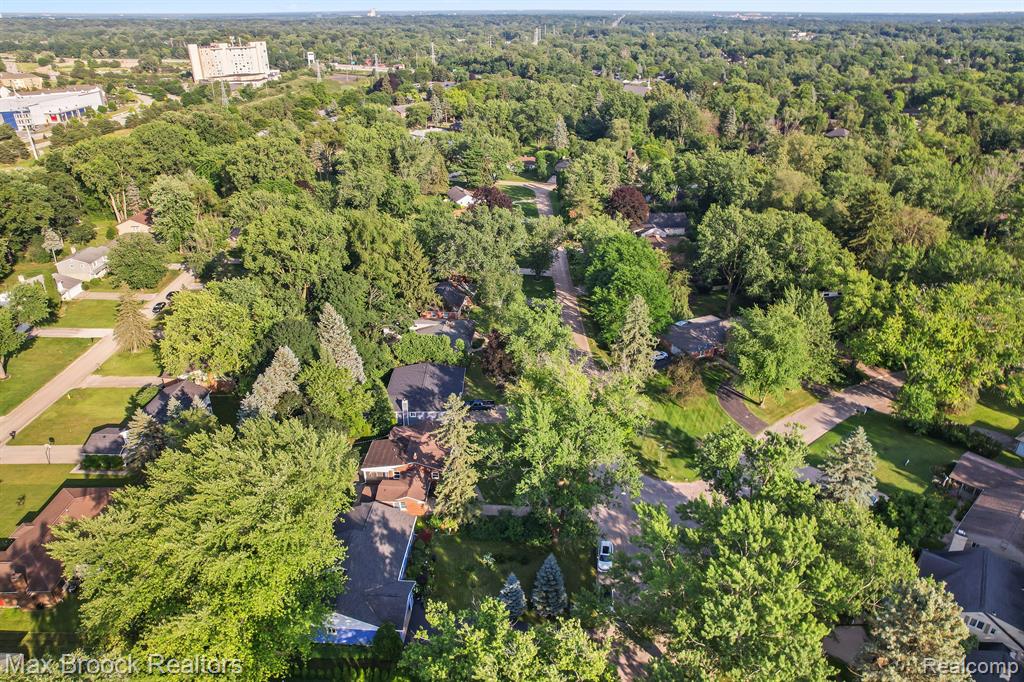 2241 Bedford Road Bloomfield Hills, MI 48302 - Photo 31 of 34 Gallery Image 31