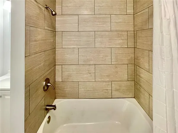 $1,000 | 860 Pennsylvania Avenue, Unit 1, Coraopolis, PA 15108