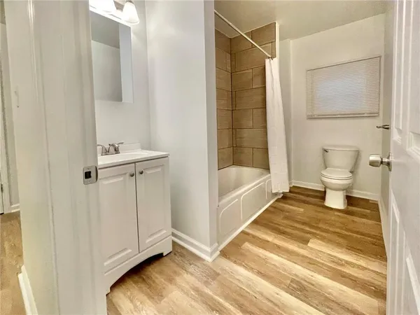 $1,000 | 860 Pennsylvania Avenue, Unit 1, Coraopolis, PA 15108