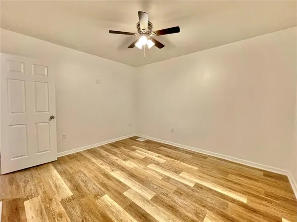 $1,000 | 860 Pennsylvania Avenue, Unit 1, Coraopolis, PA 15108