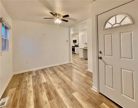 $1,000 | 860 Pennsylvania Avenue, Unit 1, Coraopolis, PA 15108