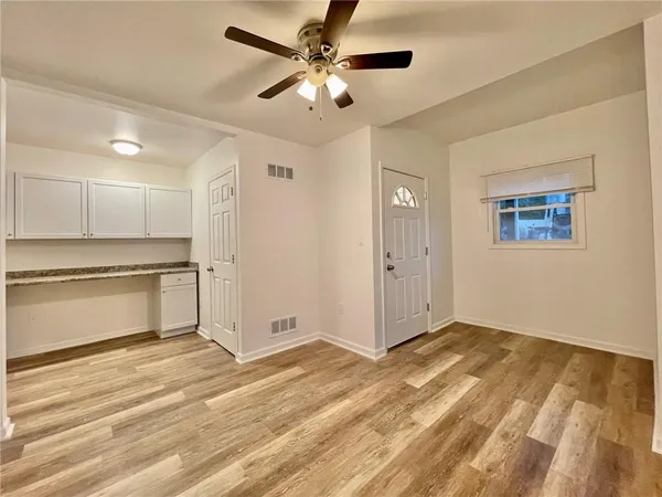 $1,000 | 860 Pennsylvania Avenue, Unit 1, Coraopolis, PA 15108