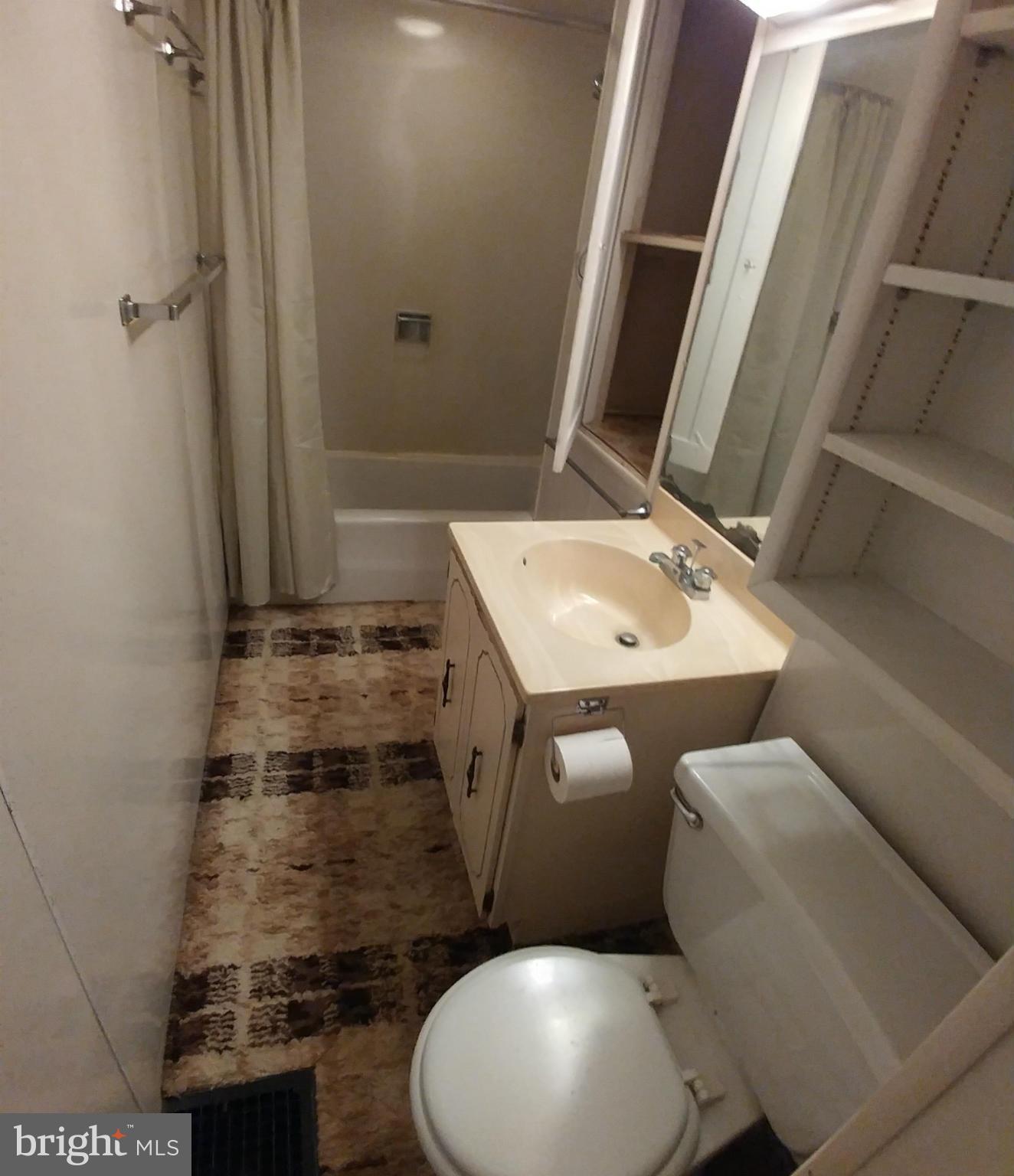 490 New Baltimore Road Fayetteville, PA 17222 - Photo 5 of 6 Bath