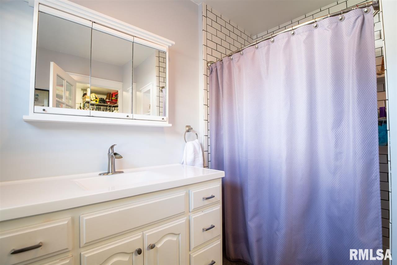 577 East Prospect Street Farmington, IL 61531 - Photo 19 of 36 Gallery Image 19