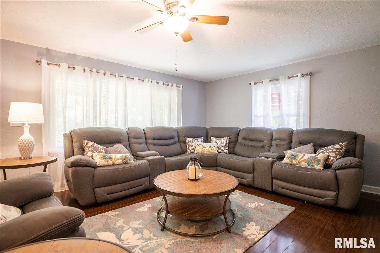 577 East Prospect Street Farmington, IL 61531 - Photo 3 of 36 Gallery Image 3
